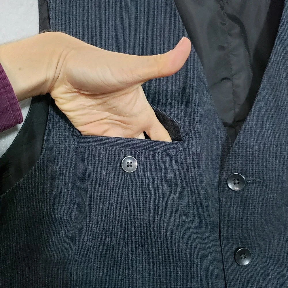 Kenneth Cole New York measurements pit